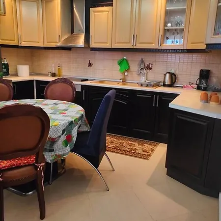 Apartmán Tirana 2br With Veranda & Garden Kamez