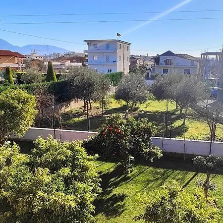 Tirana 2br With Veranda & Garden Apartmán Kamez