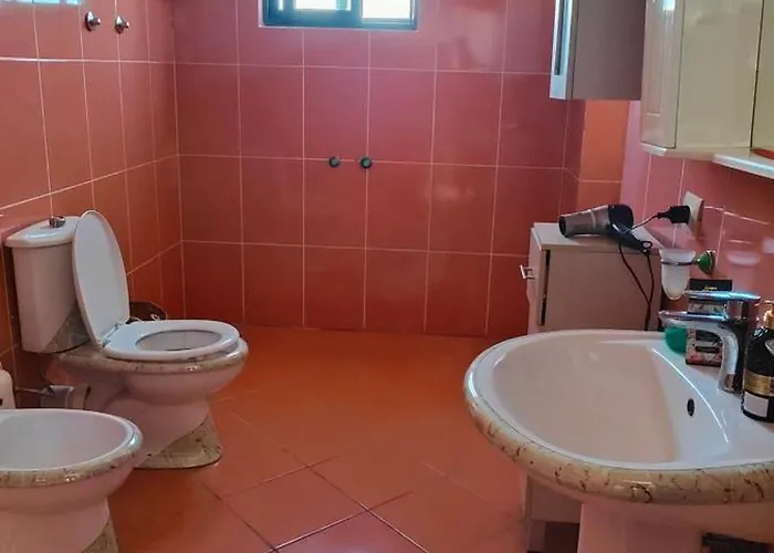 Tirana 2br With Veranda & Garden Appartamento *